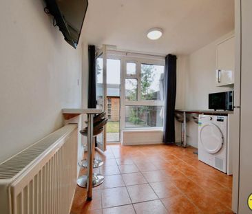 1 bedroom in a house share to rent - Photo 5