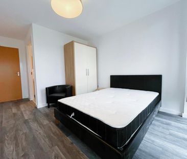 2 bedroom Flat To Let - Photo 3