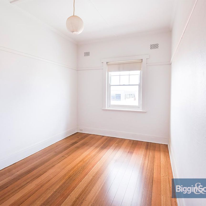 GRAND OLDER STYLE APARTMENT - Photo 1