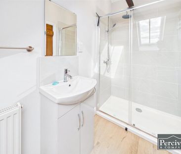 5 bedroom detached house to rent - Photo 4