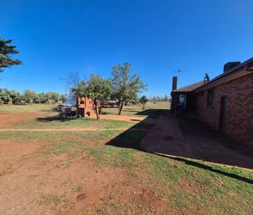 Gorgeous house with options of land - Photo 2