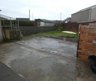 3 bedroom end of terrace house to rent - Photo 6