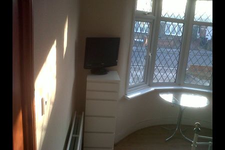 Room in a Shared House, Suffolk Road, IG11 - Photo 3