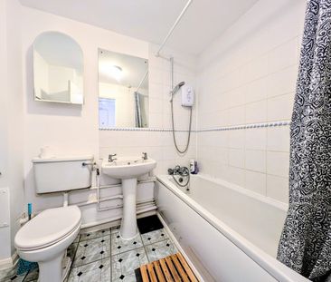 1 Bed Flat, Massingberd Way, SW17 - Photo 3