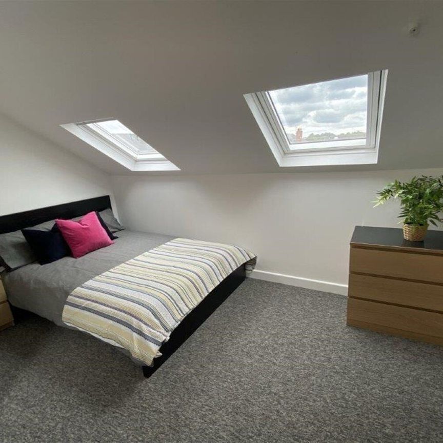 Rooms at City Road, Beeston, NG9 2LQ - Photo 1