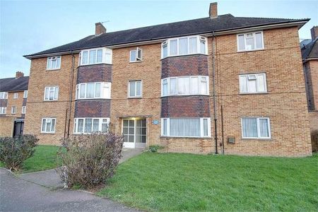 Severn Drive, Enfield, EN1 - Photo 5