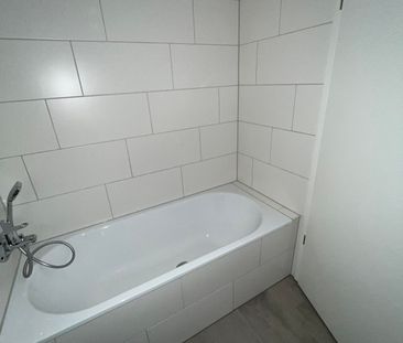 3-Zimmer-Wohnung im 2. OG mit Vollbad, Gäste-Bad, EBK, Ankleide, Lo... - Photo 3