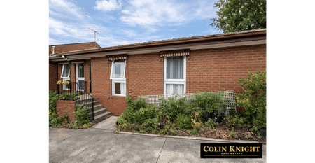 Private Villa Living with Exceptional Convenience - Photo 5