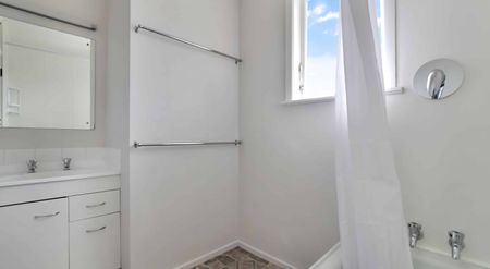 3 Bedroom/1 Bathroom + Garage - Photo 2