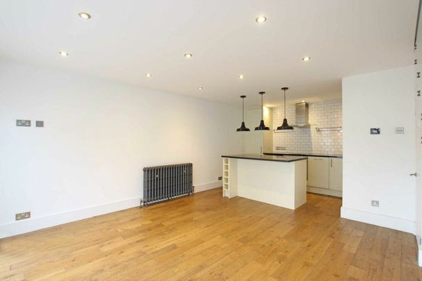 Goldhawk Mews, Shepherds Bush, W12 - Photo 1