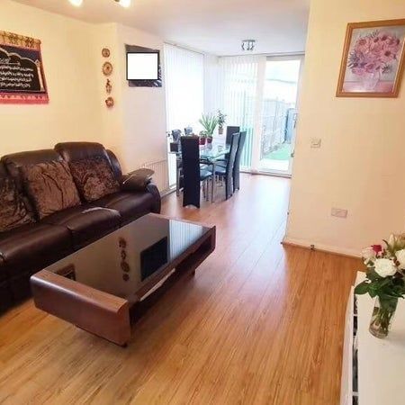 Room in a Shared House, Paxton Place, M11 - Photo 1