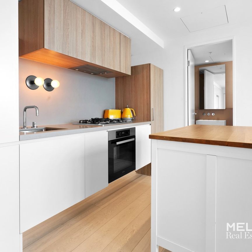 STYLISH APARTMENT IN THE CBD - FURNISHED - Photo 1