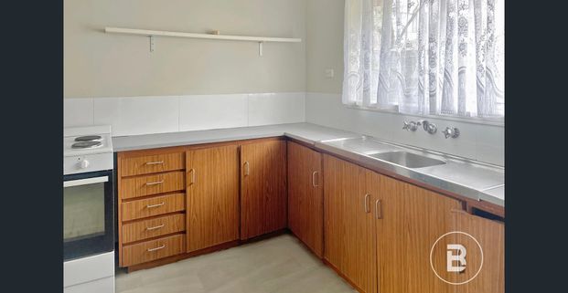 NEAT ONE BEDROOM UNIT IN BALLARAT NORTH - Photo 1