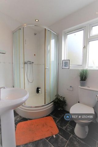 6 bedroom terraced house to rent - Photo 4