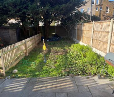 3 bedroom flat to rent - Photo 4