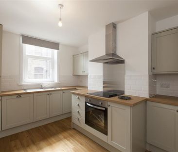 2 bedroom Flat To Let - Photo 1