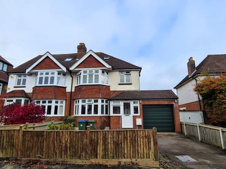4 bedroom semi-detached house to rent - Photo 2