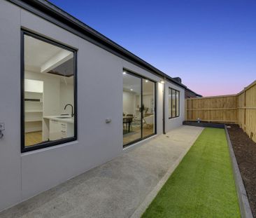 Brand New fully upgraded beauty ! - Photo 6