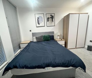 1 bedroom in a flat share to rent - Photo 4