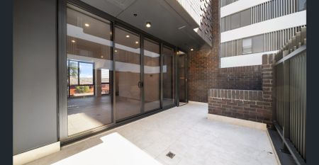 Luxury Four-Story Townhouse in the Heart of Roselands – Modern Comfort & Exceptional Convenience! - Photo 3