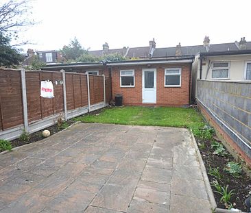 4 bedroom terraced house to rent - Photo 6