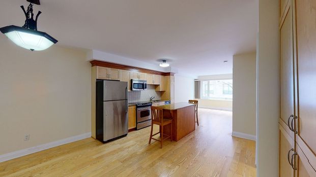 Large Apartments ~ Minutes to Downtown Ottawa ~ In-unit Laundry ~ Fitness Centre, Pool & More! - Photo 1