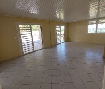 Location appartement 4 pièces, 87.74m², Fort-de-France - Photo 1