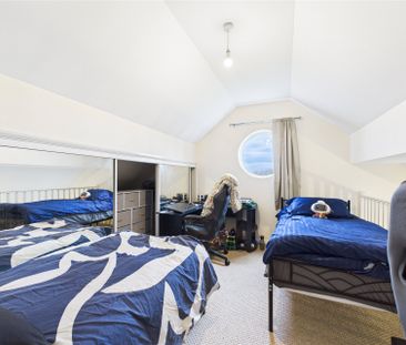 2 bedroom Flat in Drift Way, Slough - Photo 5