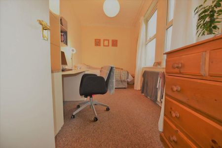 8 bedroom house to rent - Photo 2