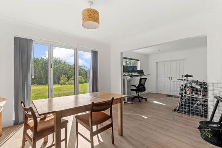 4 bedroom detached house to rent - Photo 2