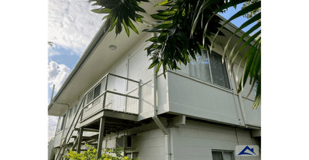 Private 3 bedroom, second floor duplex-style - Photo 2