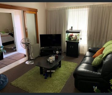 Hi, I’m your updated and family-friendly home - Photo 5