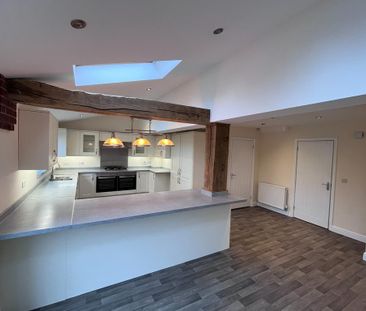 4 bedroom semi-detached house to rent - Photo 1