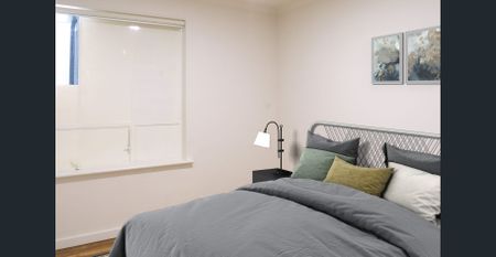 4-Bedroom Residence Above a Shop – Spacious, Bright & Full of Character - Photo 2