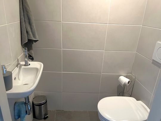 Appartement met 1 slaapkamer en terras. - Photo 1