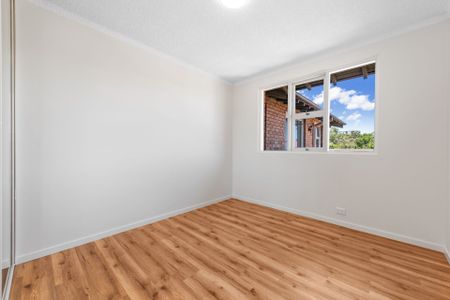 Modern 3-Bed Apartment with North-Facing Balcony in Hillsdale - Photo 4