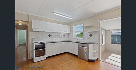 Close to City Centre with huge ADDITIONAL SHED! - Photo 4