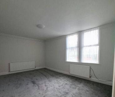 Flat to rent on - Photo 3