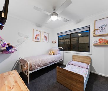 Picture Perfect on Cinema St! - Photo 1