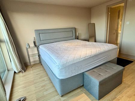 3 bedroom flat to rent - Photo 5