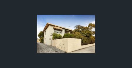 Two Bedroom Modern Apartment - Photo 5