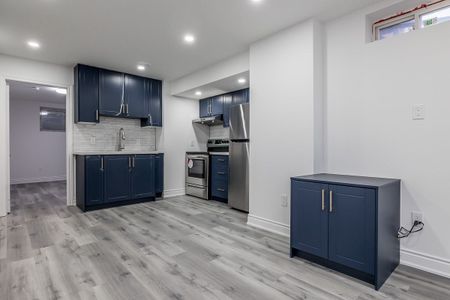 For Lease - 1 Huron Lane, Bradford West Gwillimbury, Ontario - Photo 4