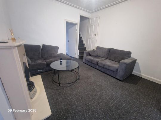 Cross Flatts Crescent, Leeds - Photo 1