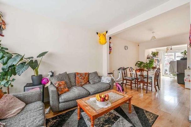 Gresham Road, Canning Town, E16 - Photo 1