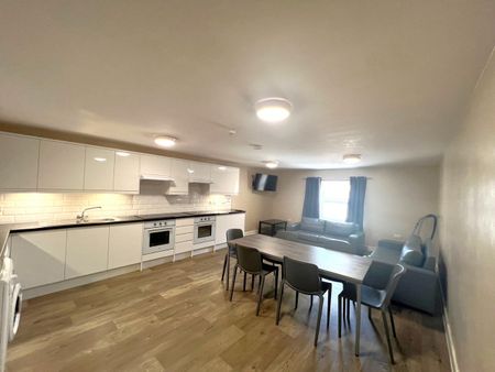 6 Bed Flat, Stokes Croft, BS1 - Photo 2