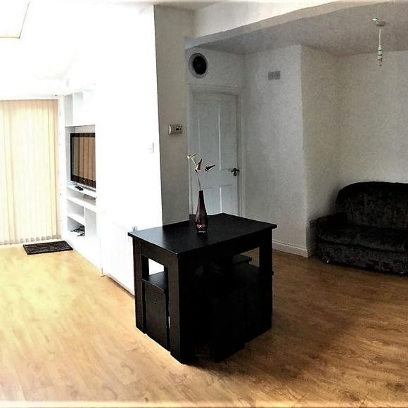 1 bedroom in a house share to rent - Photo 1