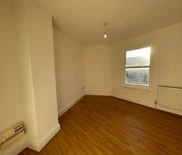 2 bedroom Apartment to let - Photo 2