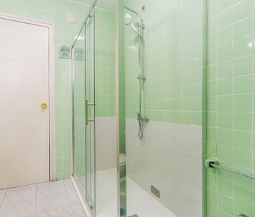 Large room in calle Quintana - Photo 5