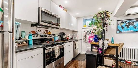 Lovely 1 bedroom Near Blood and Bathurst st - Photo 2