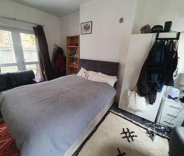 6 bedroom end of terrace house to rent - Photo 2